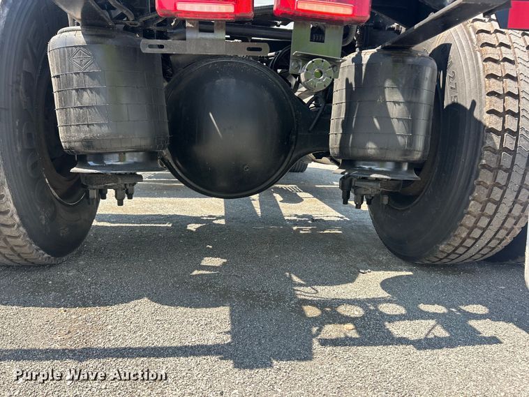 image for item YA4096 2019 International RH613 semi truck