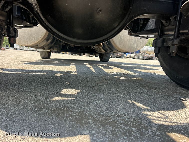 image for item YA4096 2019 International RH613 semi truck