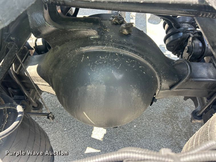 image for item YA4096 2019 International RH613 semi truck
