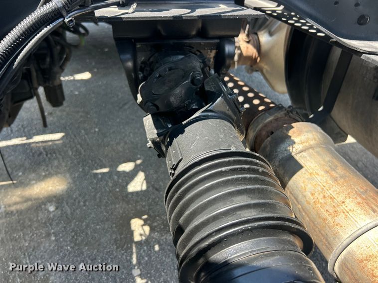 image for item YA4096 2019 International RH613 semi truck