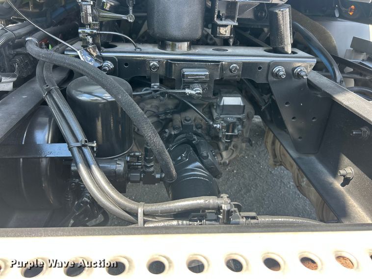 image for item YA4096 2019 International RH613 semi truck