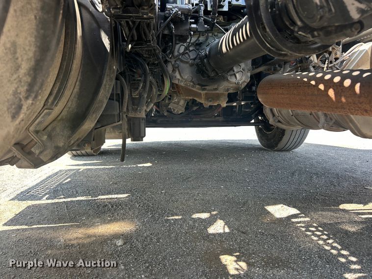 image for item YA4096 2019 International RH613 semi truck