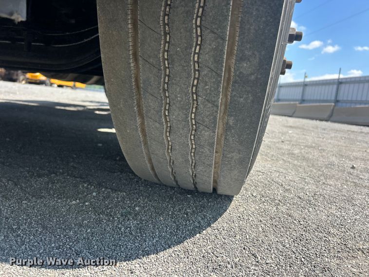image for item YA4096 2019 International RH613 semi truck