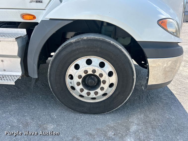 image for item YA4096 2019 International RH613 semi truck