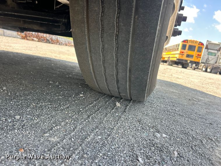 image for item YA4096 2019 International RH613 semi truck