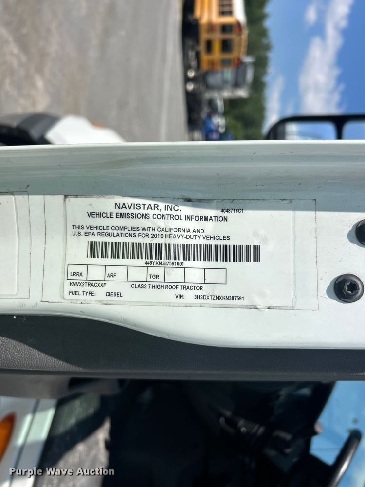 image for item YA4096 2019 International RH613 semi truck