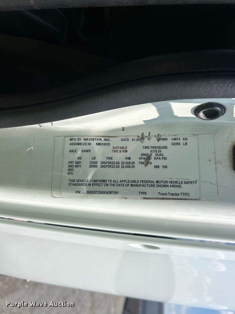 image for item YA4096 2019 International RH613 semi truck