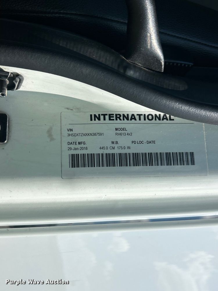 image for item YA4096 2019 International RH613 semi truck