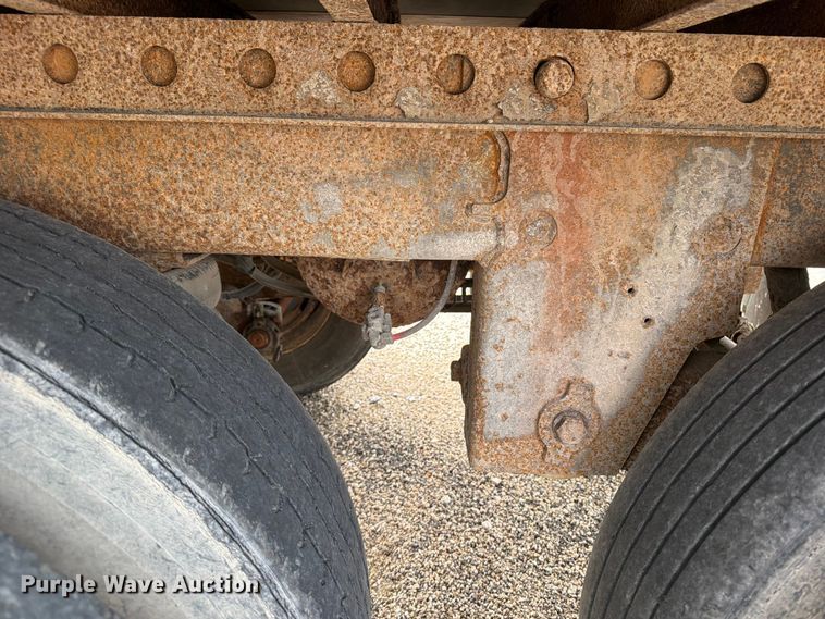 image for item YA4170 2005 Stoughton AVXW-535T-S-C-AR dry van trailer