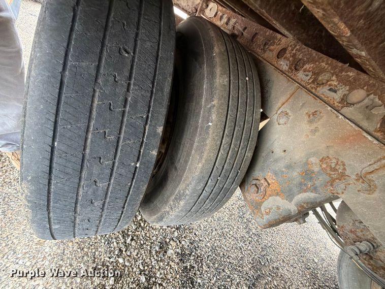 image for item YA4171 2005 Stoughton AVXW-535T-S-C-AR dry van trailer