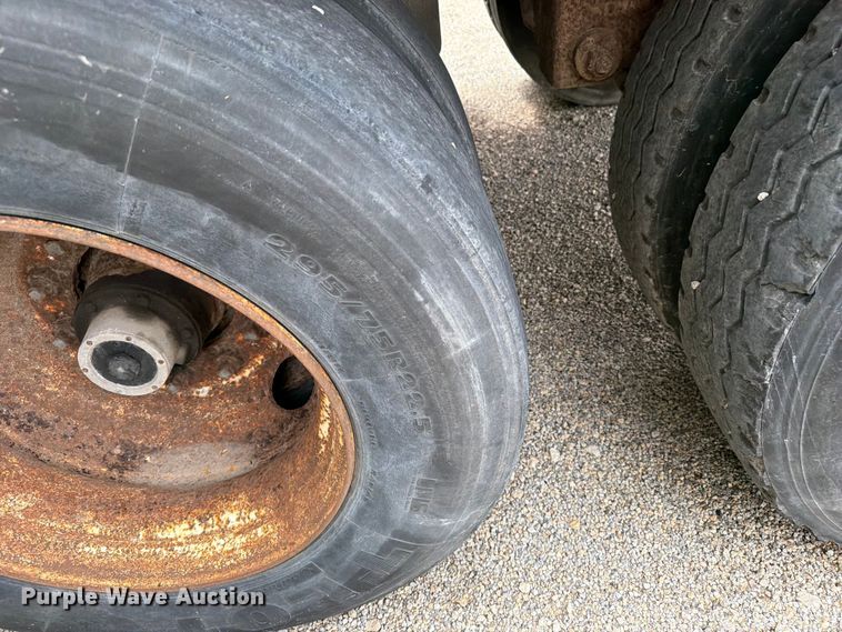 image for item YA4172 1995 Wabash dry van trailer