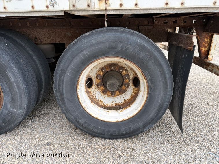 image for item YA4172 1995 Wabash dry van trailer