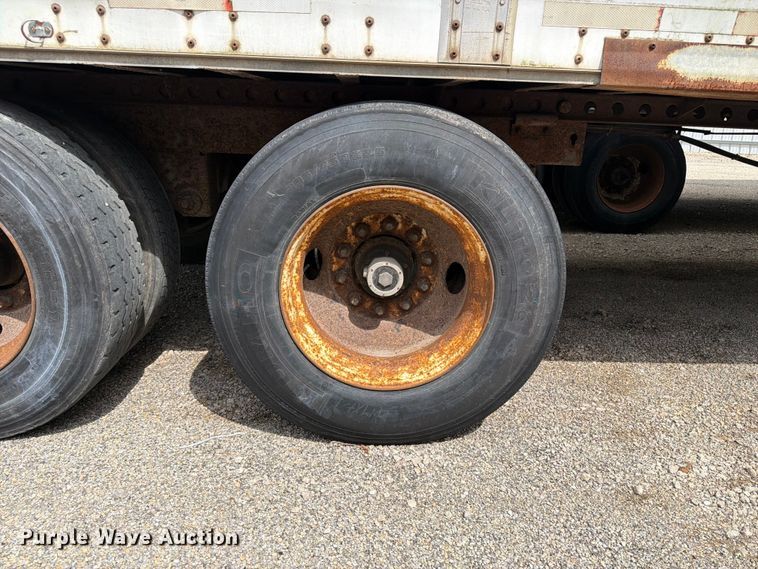 image for item YA4172 1995 Wabash dry van trailer