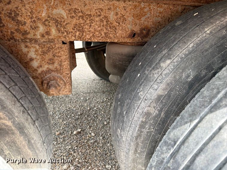 image for item YA4172 1995 Wabash dry van trailer