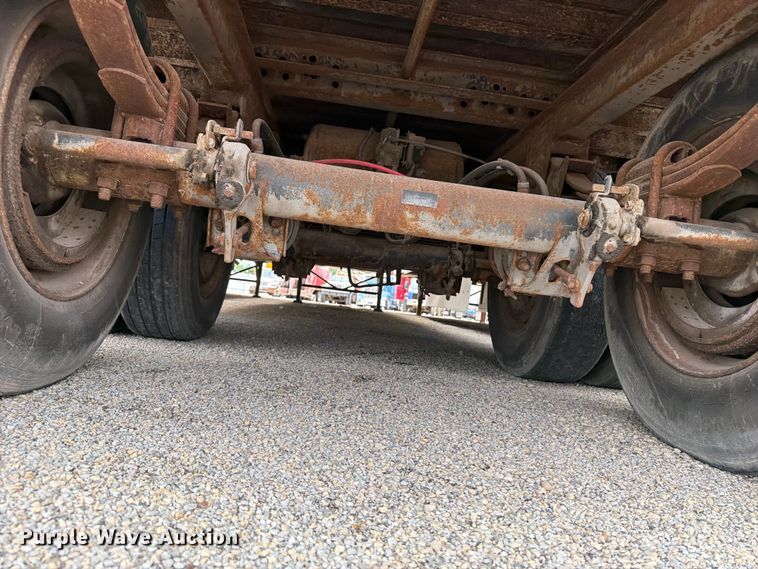 image for item YA4173 1995 Wabash dry van trailer