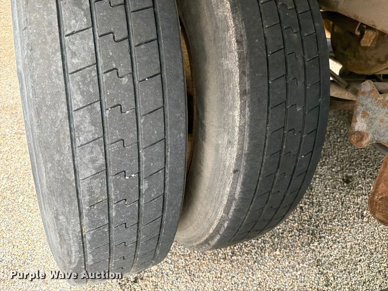 image for item YA4173 1995 Wabash dry van trailer
