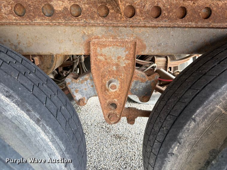 image for item YA4173 1995 Wabash dry van trailer
