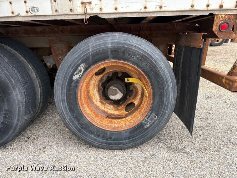 image for item YA4173 1995 Wabash dry van trailer