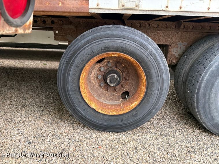 image for item YA4174 1995 Wabash dry van trailer