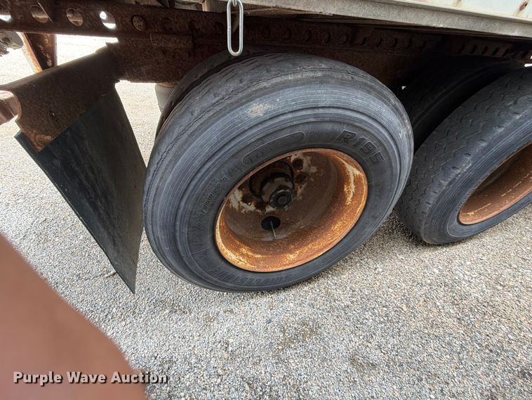 image for item YA4174 1995 Wabash dry van trailer