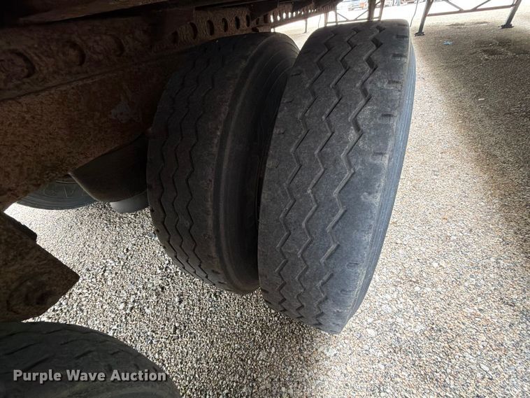 image for item YA4174 1995 Wabash dry van trailer