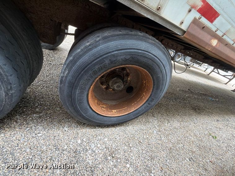 image for item YA4174 1995 Wabash dry van trailer