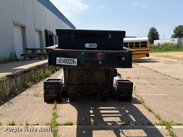 image for item YA4204 2005 X-l Specialized Trailers Inc lowboy equipment trailer