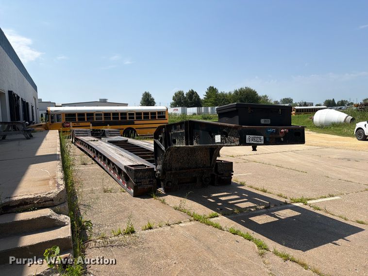 image for item YA4204 2005 X-l Specialized Trailers Inc lowboy equipment trailer