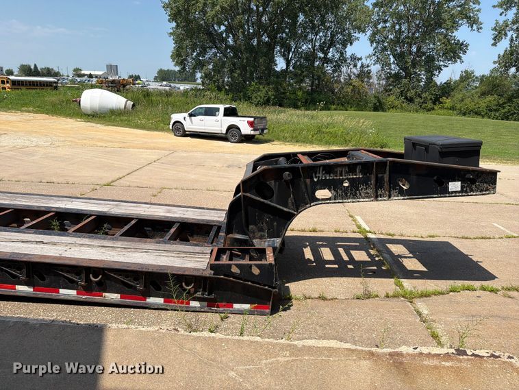 image for item YA4204 2005 X-l Specialized Trailers Inc lowboy equipment trailer