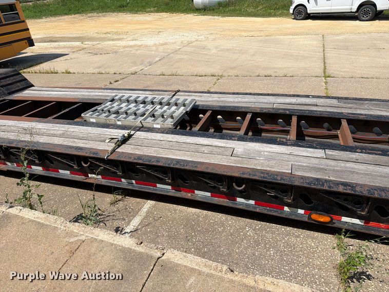 image for item YA4204 2005 X-l Specialized Trailers Inc lowboy equipment trailer