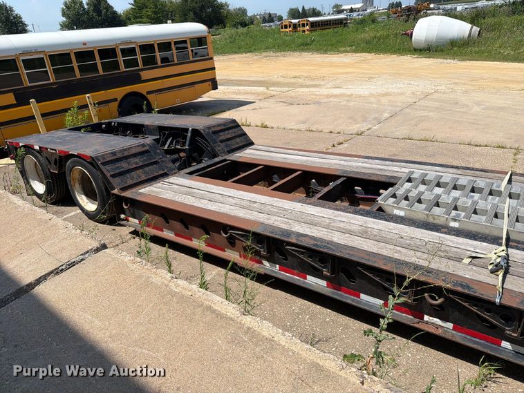 image for item YA4204 2005 X-l Specialized Trailers Inc lowboy equipment trailer
