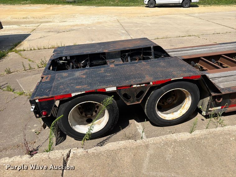 image for item YA4204 2005 X-l Specialized Trailers Inc lowboy equipment trailer