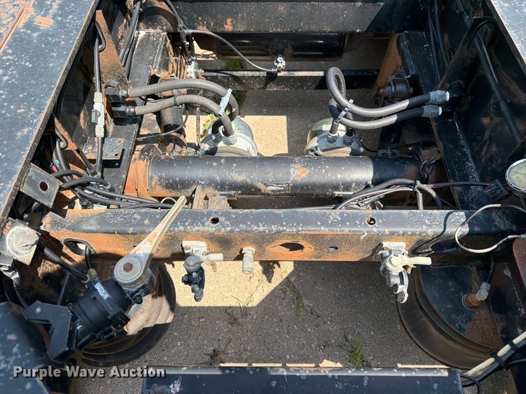 image for item YA4204 2005 X-l Specialized Trailers Inc lowboy equipment trailer