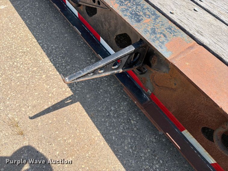 image for item YA4204 2005 X-l Specialized Trailers Inc lowboy equipment trailer