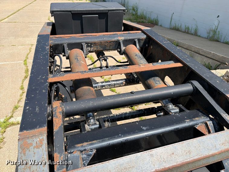 image for item YA4204 2005 X-l Specialized Trailers Inc lowboy equipment trailer
