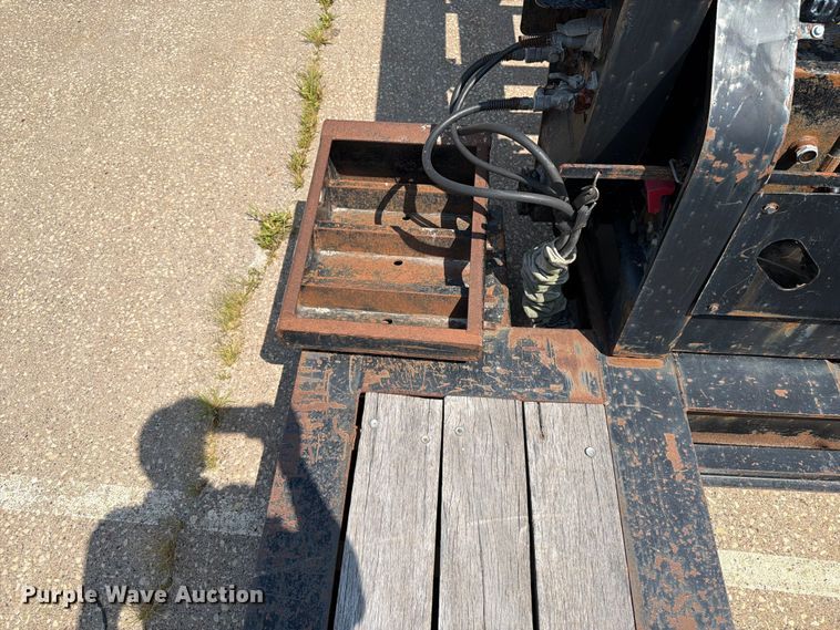 image for item YA4204 2005 X-l Specialized Trailers Inc lowboy equipment trailer