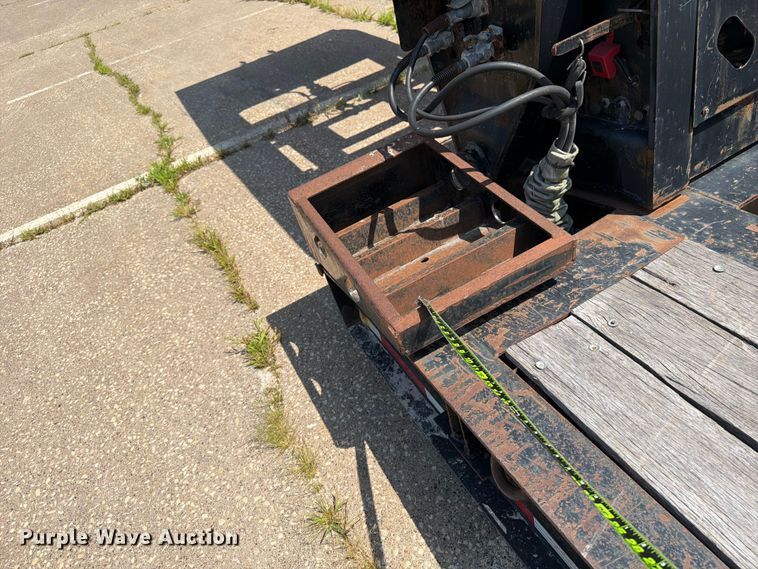 image for item YA4204 2005 X-l Specialized Trailers Inc lowboy equipment trailer