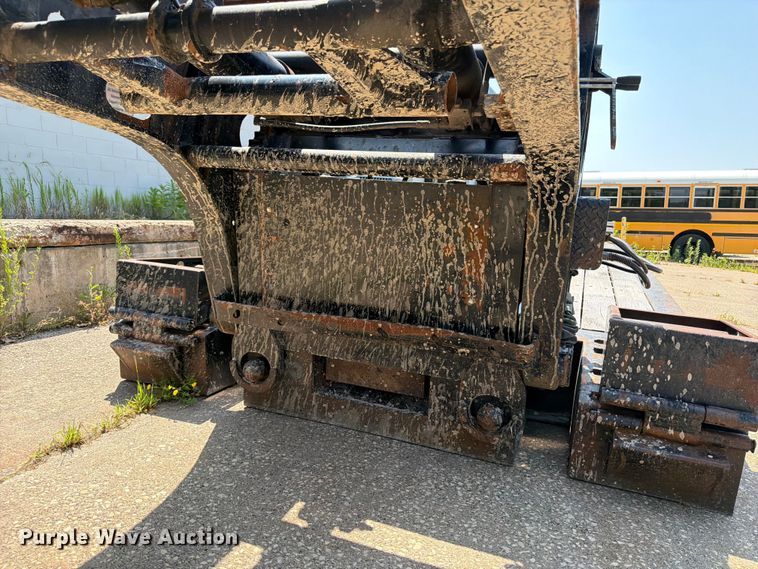image for item YA4204 2005 X-l Specialized Trailers Inc lowboy equipment trailer
