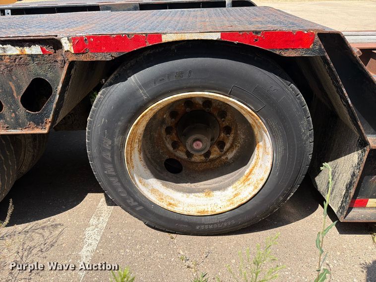 image for item YA4204 2005 X-l Specialized Trailers Inc lowboy equipment trailer