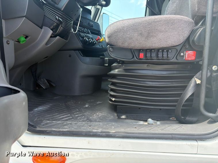 image for item YA4228 2022 International LT625 semi truck
