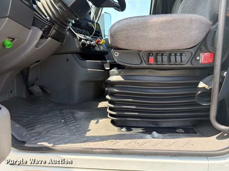 image for item YA4230 2022 International LT625 semi truck