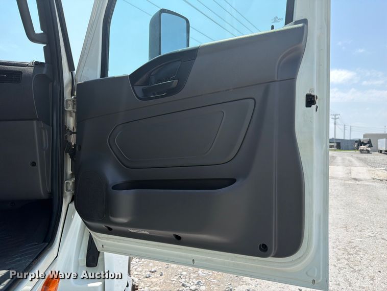 image for item YA4230 2022 International LT625 semi truck