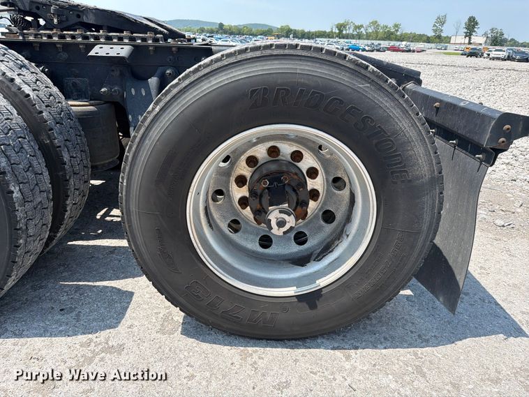 image for item YA4230 2022 International LT625 semi truck