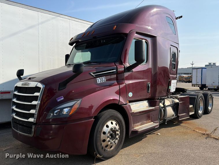 2021 Freightliner Cascadia 126 semi truck