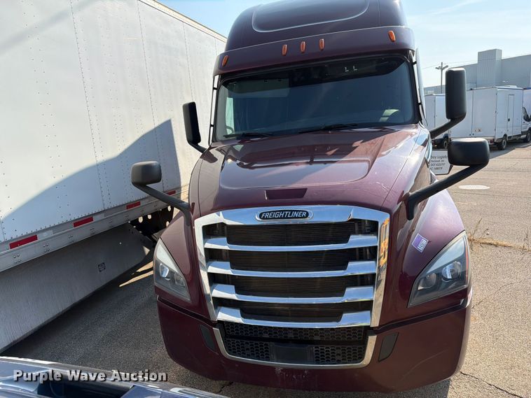 image for item YA4266 2021 Freightliner Cascadia 126 semi truck