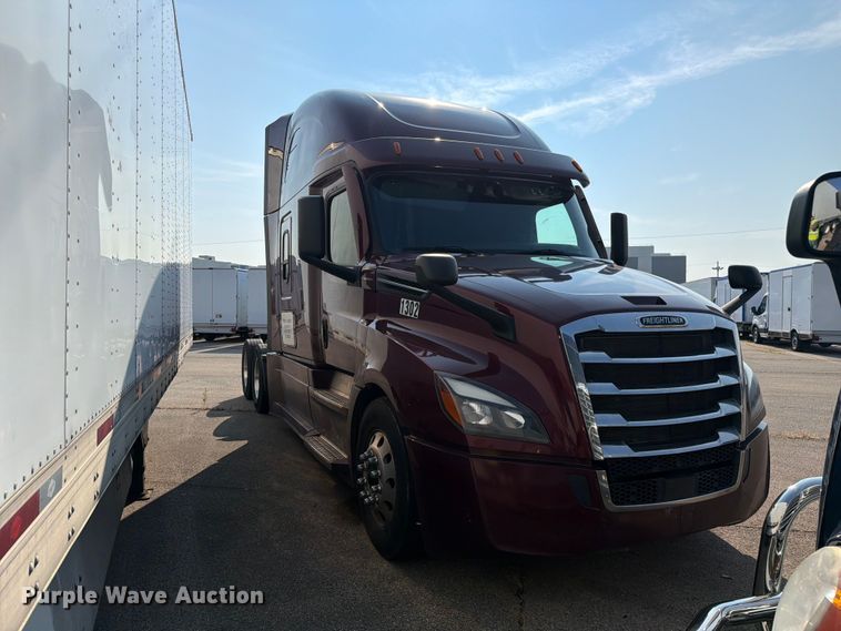 image for item YA4266 2021 Freightliner Cascadia 126 semi truck