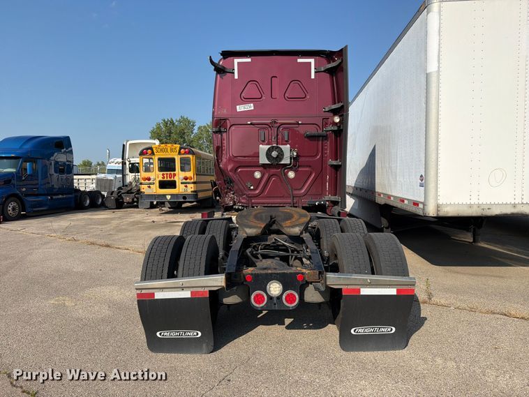 image for item YA4266 2021 Freightliner Cascadia 126 semi truck