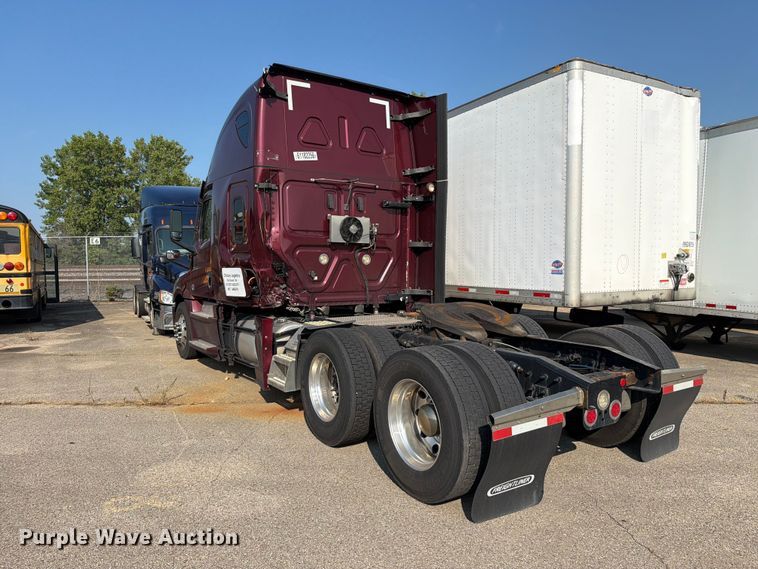 image for item YA4266 2021 Freightliner Cascadia 126 semi truck