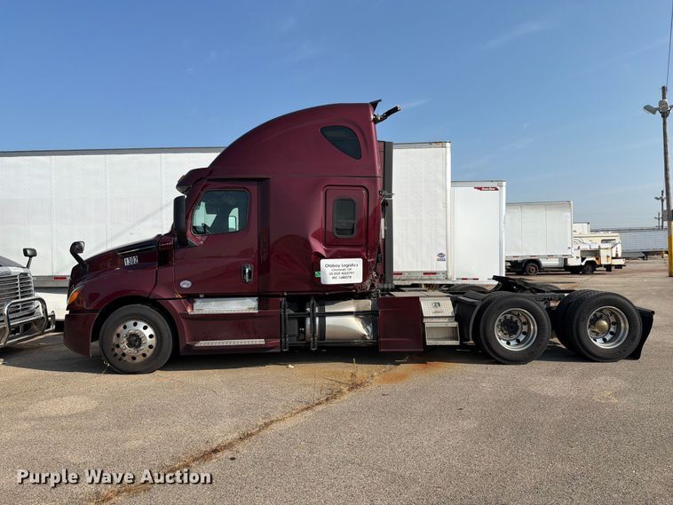 image for item YA4266 2021 Freightliner Cascadia 126 semi truck