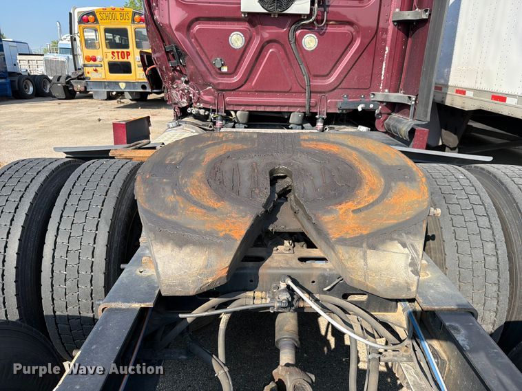 image for item YA4266 2021 Freightliner Cascadia 126 semi truck